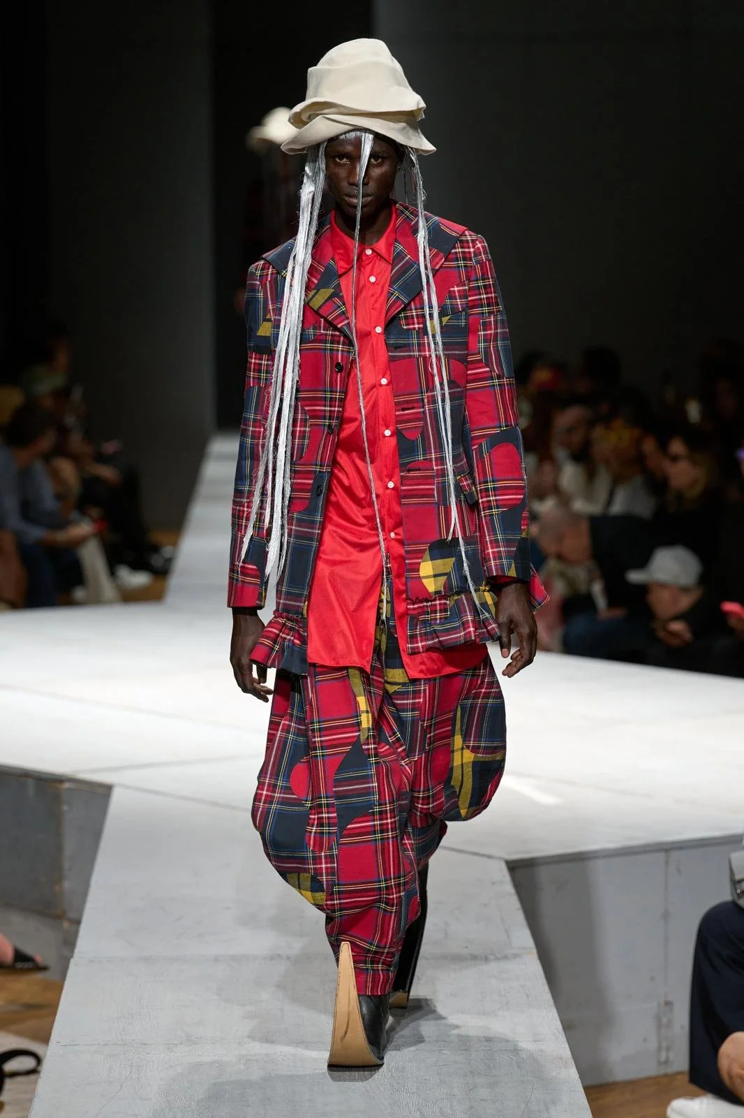 g*y様 CDG HOMME PLUS サスペンダー CDG HOMME PLUS SS27 - SHOW REPORT - BTB DIGITAL —